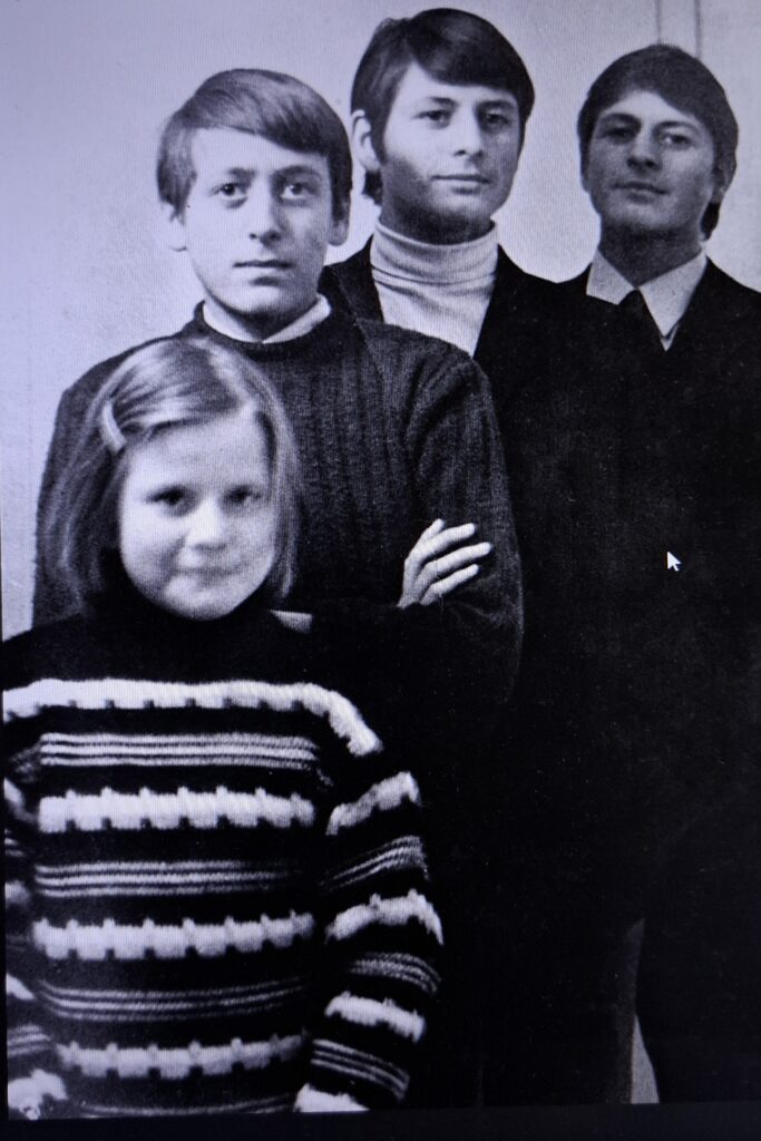 20250622 100942 683x1024