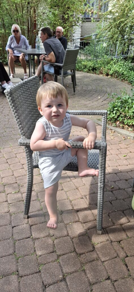 20250812 160606 473x1024