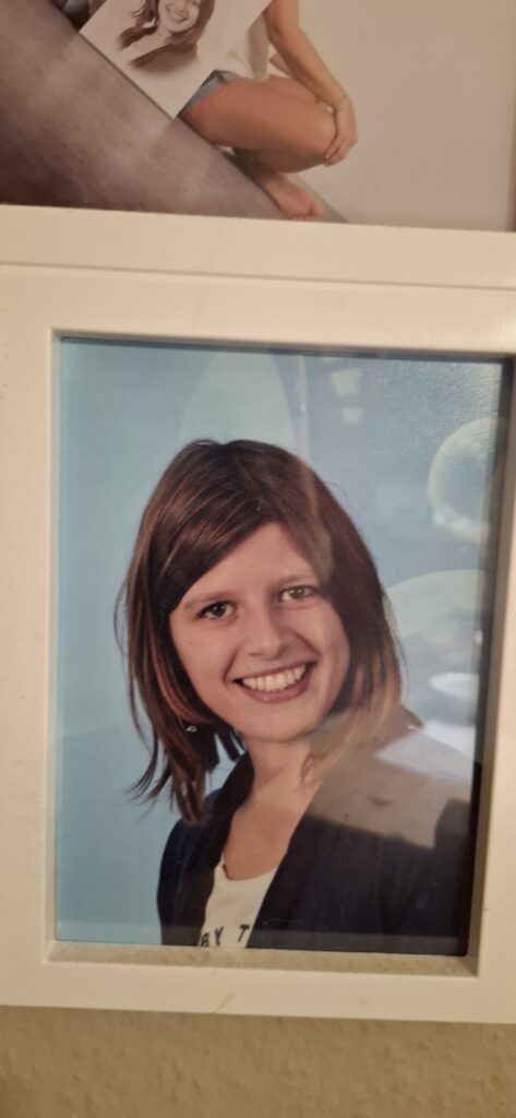 20250901 221817 473x1024